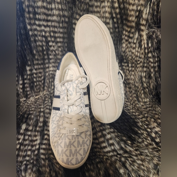 Designer Sneakers - Picture 3 of 4